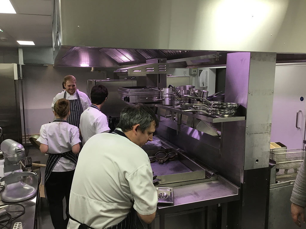 Contrak Moddershall Oaks Kitchen