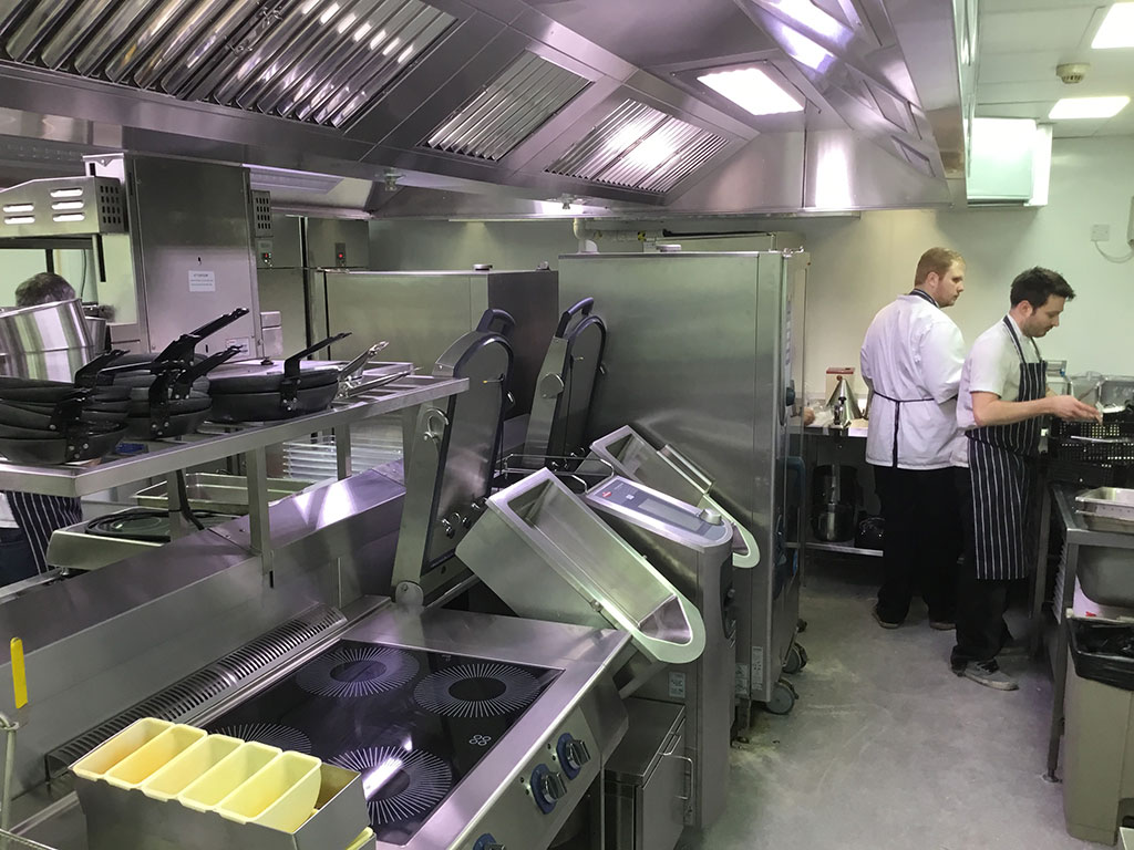 Contrak Moddershall Oaks Kitchen