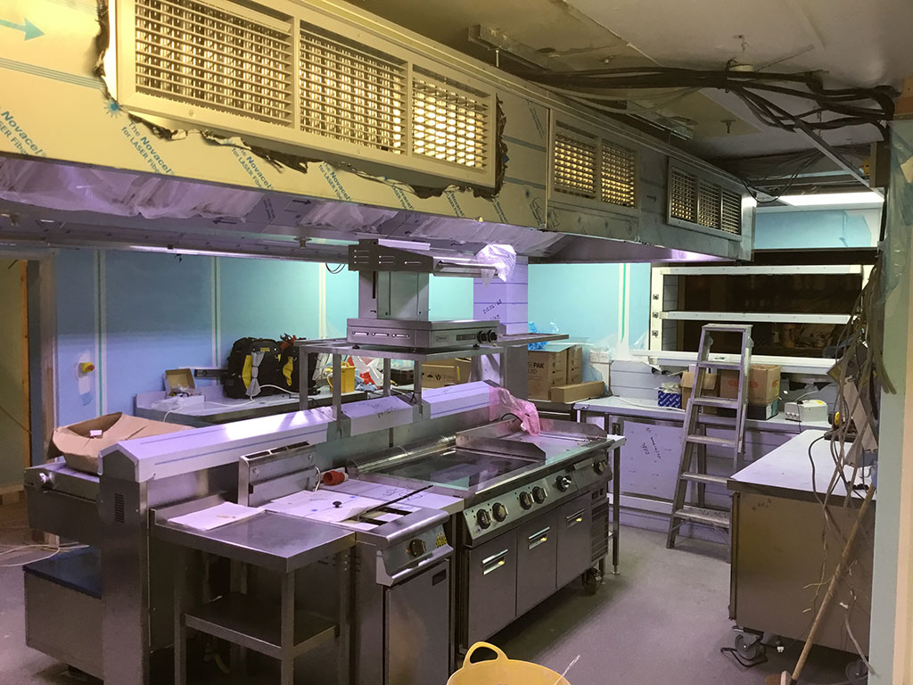 Contrak Moddershall Oaks Kitchen